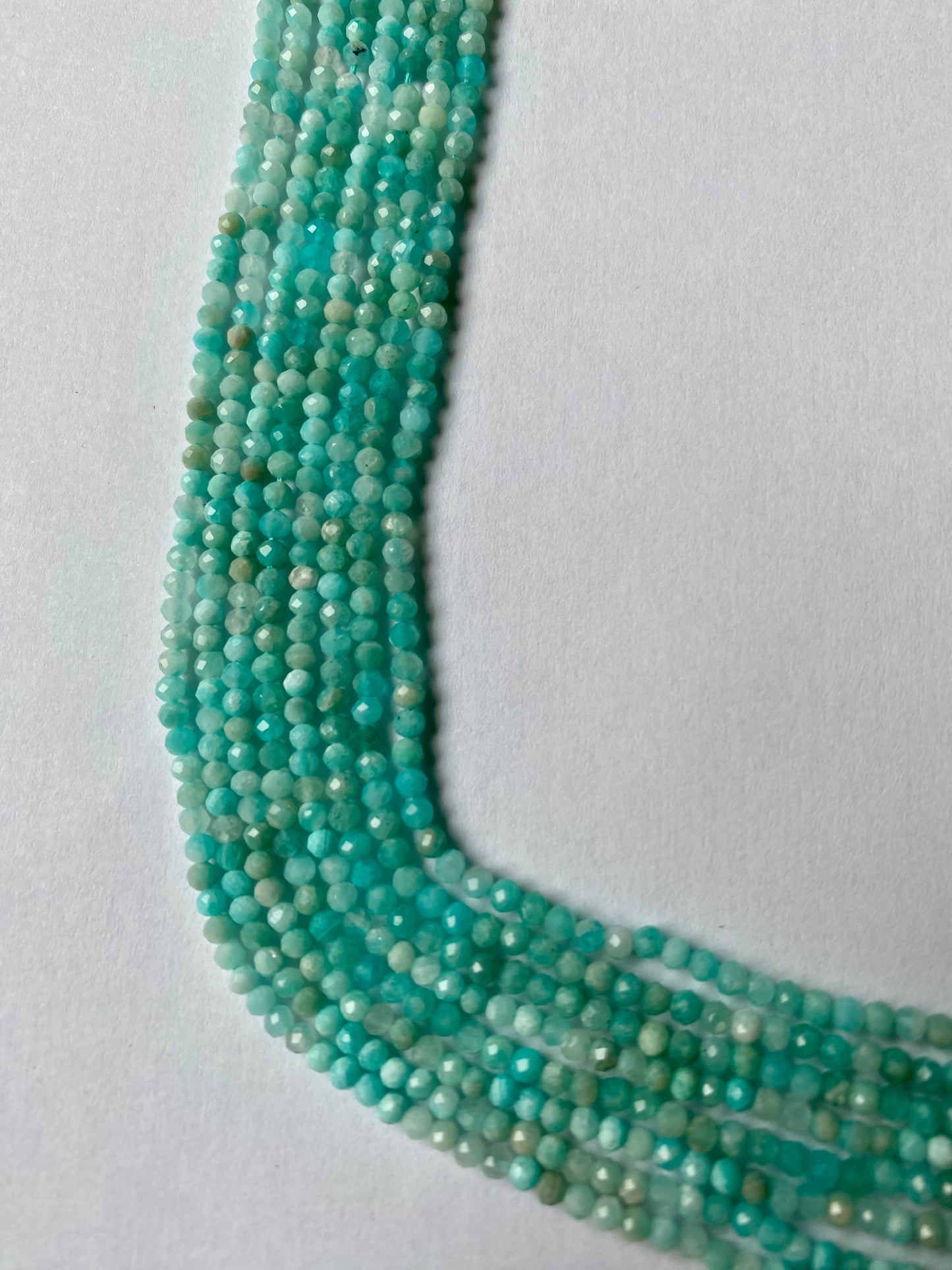 Aquamarine faceted rondelle gemstone beads in tones on a 31cm strands.