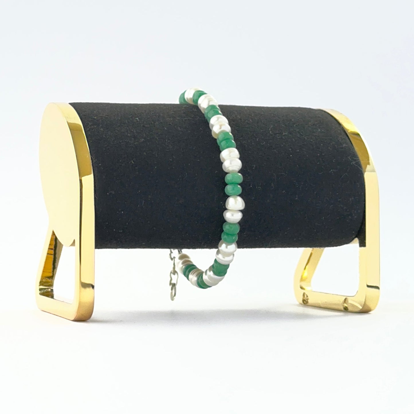 Emerald and freshwater pearl bead bracelet showcasing 5.5mm smooth rondelle beads.