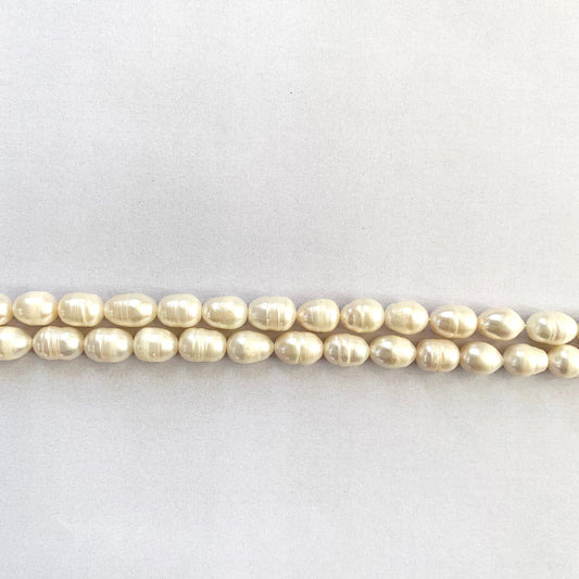 A dial gauge measures the Freshwater Pearl Baroque cut 10 x 7.7mm to 12.5 x 8.0mm gemstone.