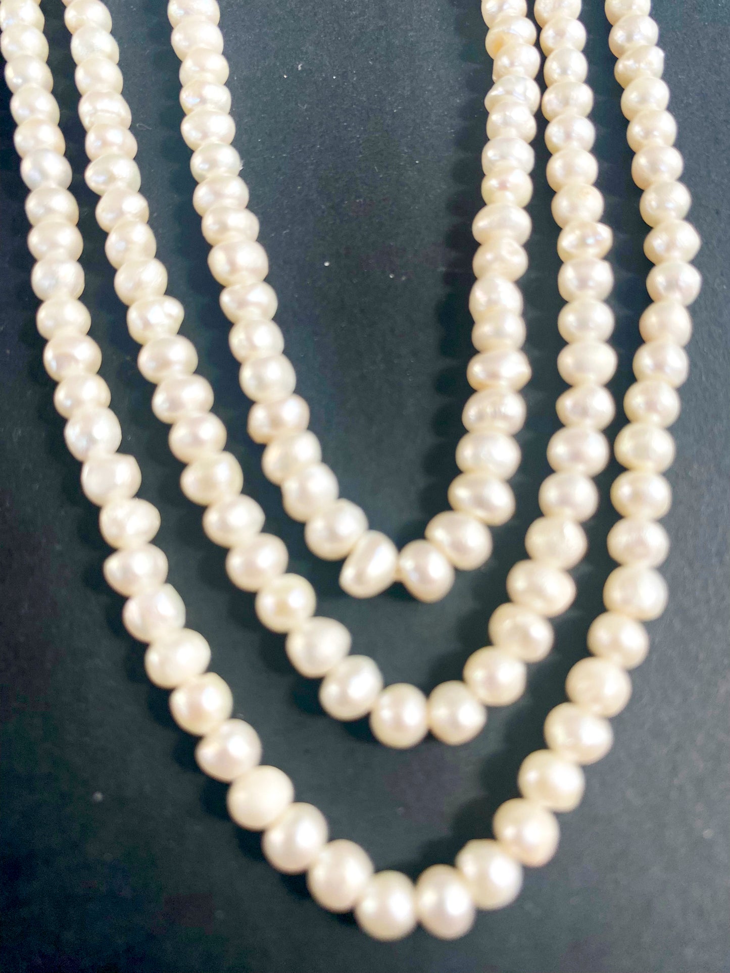 Shining 37cm strand of natural Freshwater Pearl rondelles, showcasing uniformity and refined sheen.