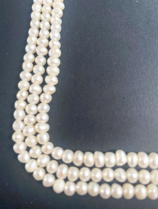 Elegant Freshwater Pearl beads in soft ivory hues, beautifully cut in smooth rondelle shape and strung neatly.