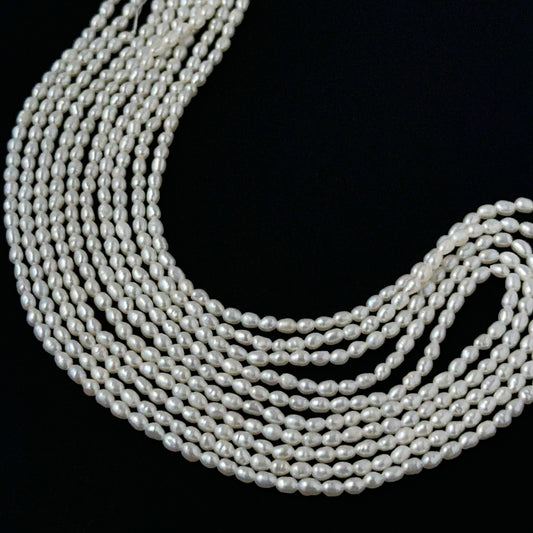 Pearl beads for DIY jewellery featuring polished rice pearls with even sizing and elegant shine.