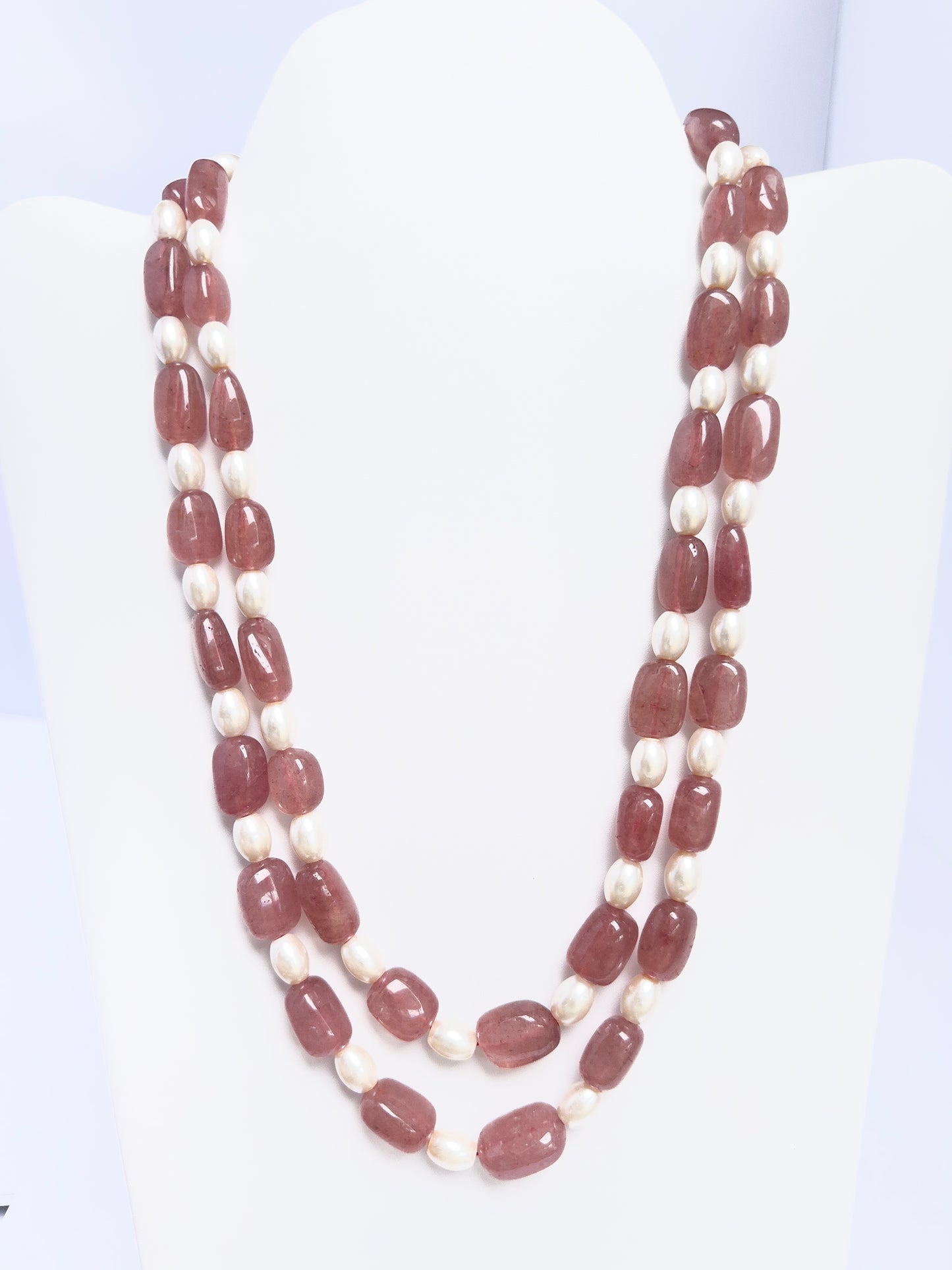Elegant 2-strand necklace combining quartz and pearls, tumbled design, 44–54cm adjustable length.