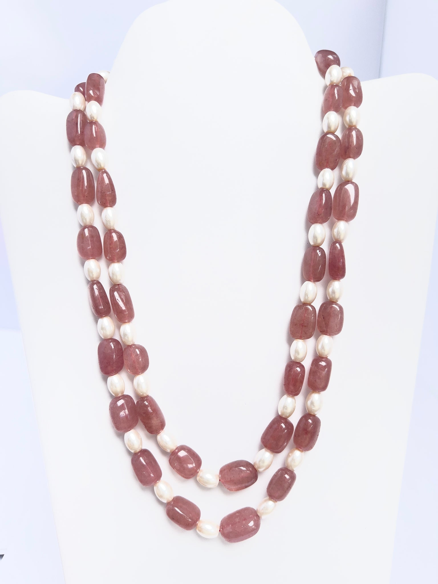 Elegant 2-strand necklace combining quartz and pearls, tumbled design, 44–54cm adjustable length.