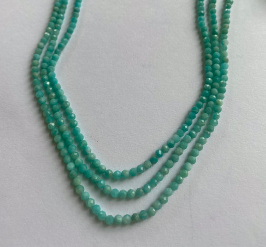 Elegant semi precious gemstone featuring three strands of green faceted rondelle beads, made of amazonite, 31cm in length.