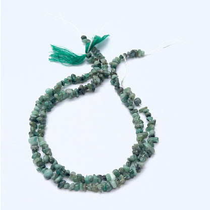 Emerald chip beads with vibrant green tones arranged on 20cm or 43cm strands for DIY jewellery. 