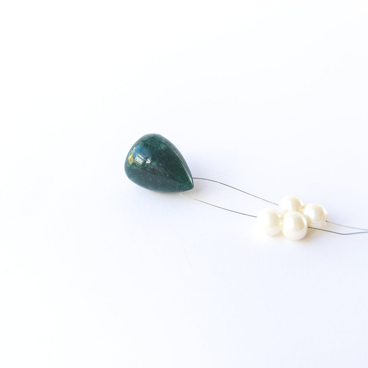 High‑quality Emerald stone bead highlighting its smooth cut and premium craftsmanship.
