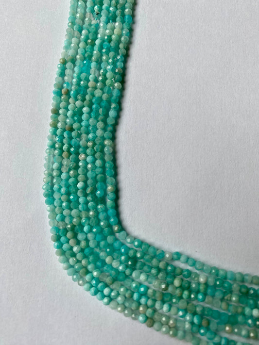 Aquamarine faceted rondelle gemstone beads in tones on a 31cm strands.
