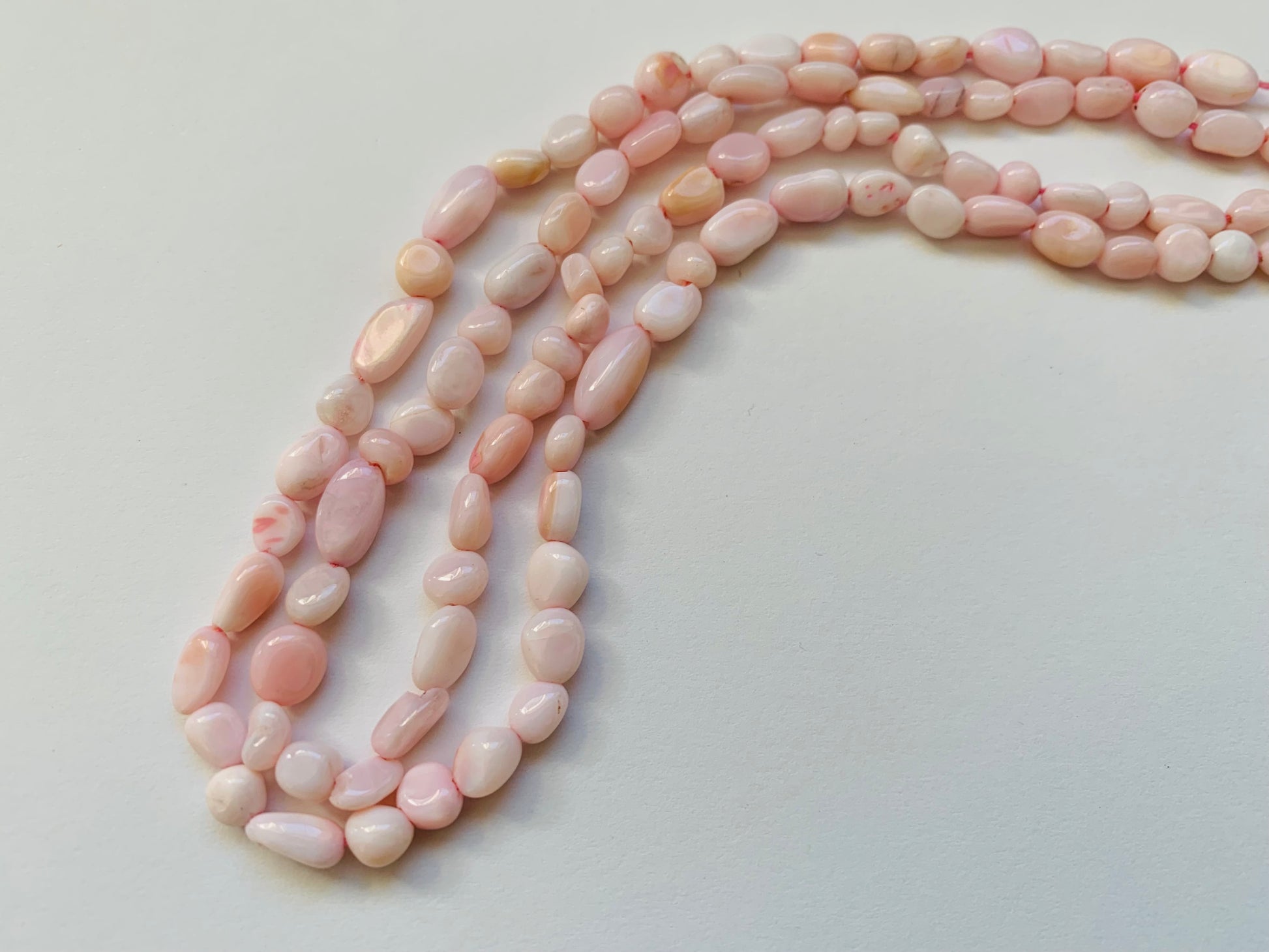  Featuring smooth opal beads, 4-5.5mm in size, showcasing a beautiful pink hue.