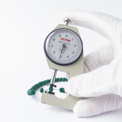 A dial gauge measures the Beryl faceted rondelle 5–5.5mm gemstone.