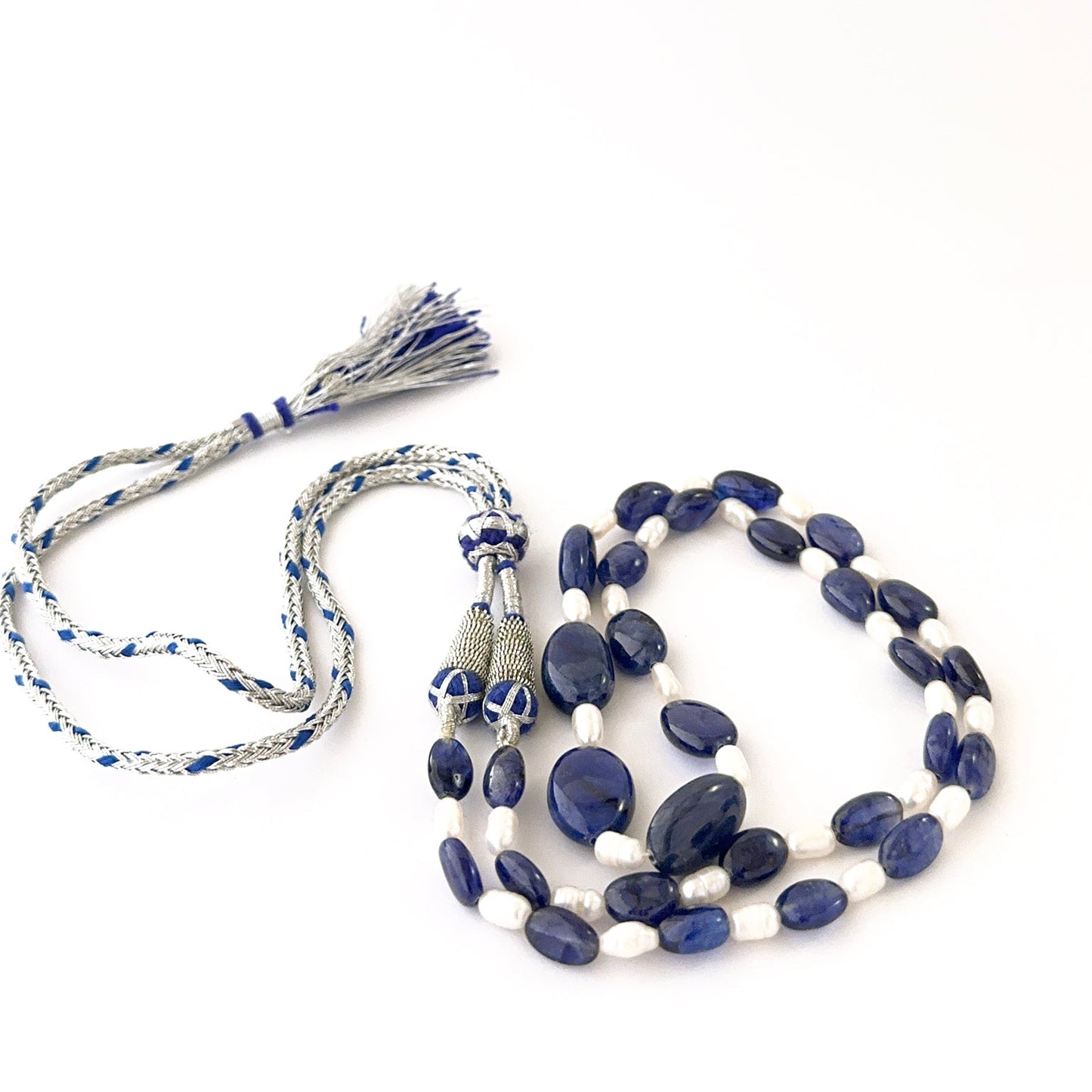 One‑strand sapphire and pearl necklace featuring 6.5–12.4mm smooth oval beads.