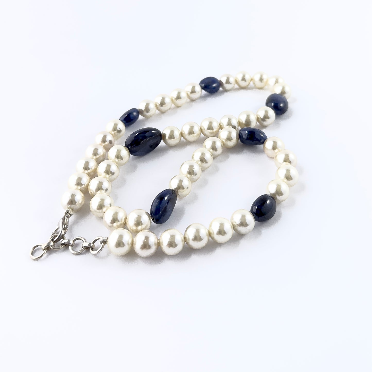 Close‑up of Blue Sapphire smooth round beads and Freshwater Pearls highlighting their polished finish and luxurious colour blend.