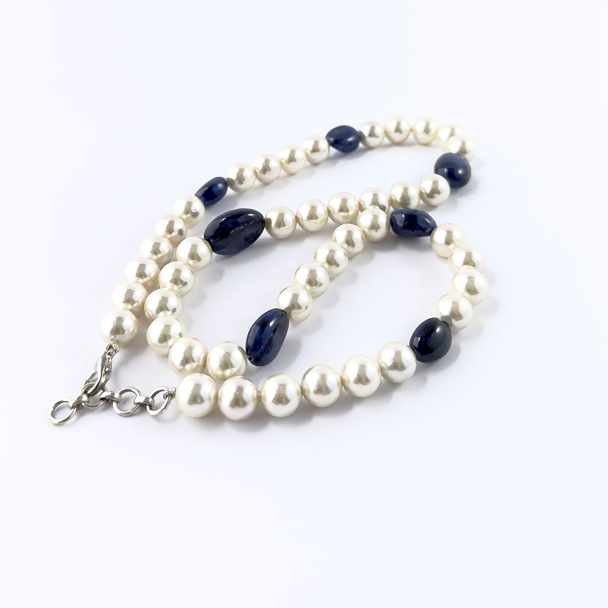 Close‑up of Blue Sapphire smooth round beads and Freshwater Pearls highlighting their polished finish and luxurious colour blend.