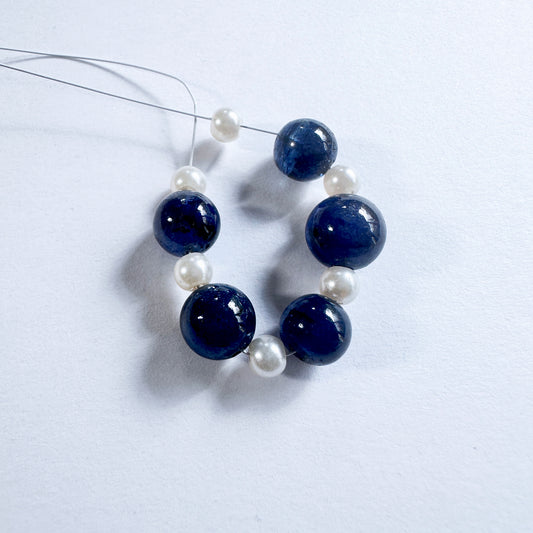 Blue Sapphire and Pearl beads in smooth round cut, arranged in a balanced 11-piece set with rich colour and shine.
