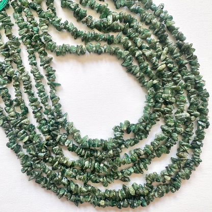 Natural gemstone beads in Emerald with 4.0-5mm size and smooth 0.5mm drilled holes.