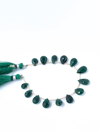 Emerald 9.5–14mm faceted stones showing elegant teardrop shape and brilliance.