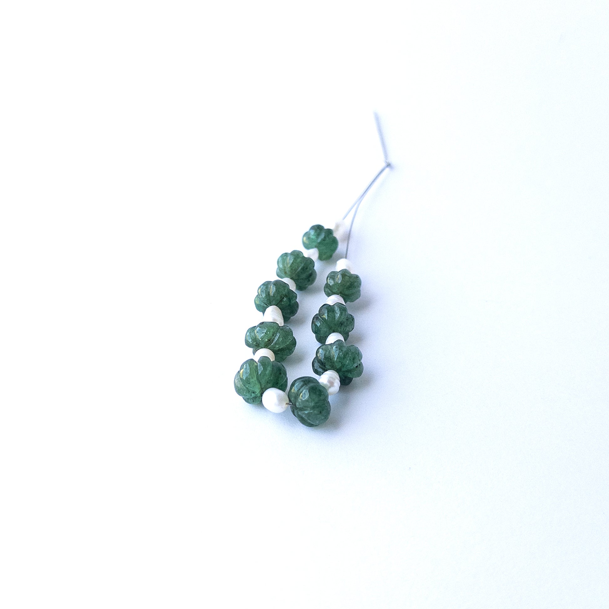 Handmade jewellery components featuring natural emerald and pearl pumpkin‑cut beads in a 9‑piece set.