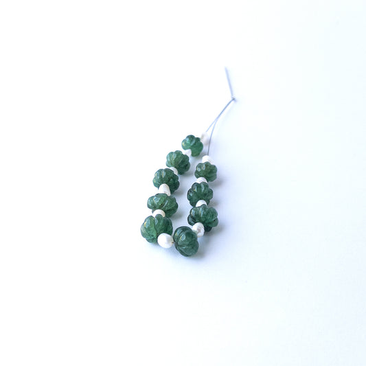 Handmade jewellery components featuring natural emerald and pearl pumpkin‑cut beads in a 9‑piece set.