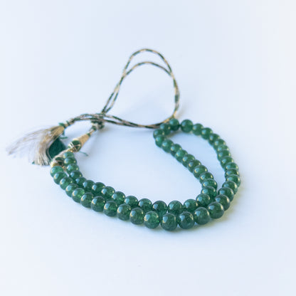 High quality Emerald smooth round beads in 7.7–9.2mm sizes, perfect for handmade jewellery components.