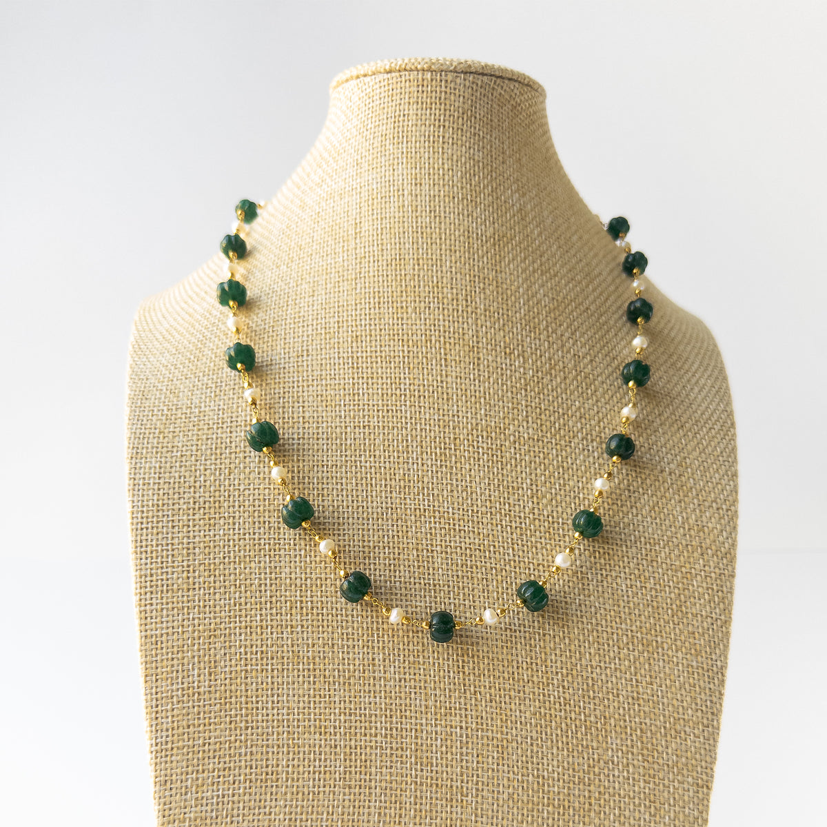 Emerald and Pearl pumpkin‑cut necklace 8mm showing rich green tones and soft pearlescent shine in a 50cm design.
