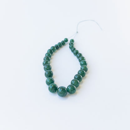 High‑quality Emerald smooth round beads with vibrant green tones for handmade jewellery components.