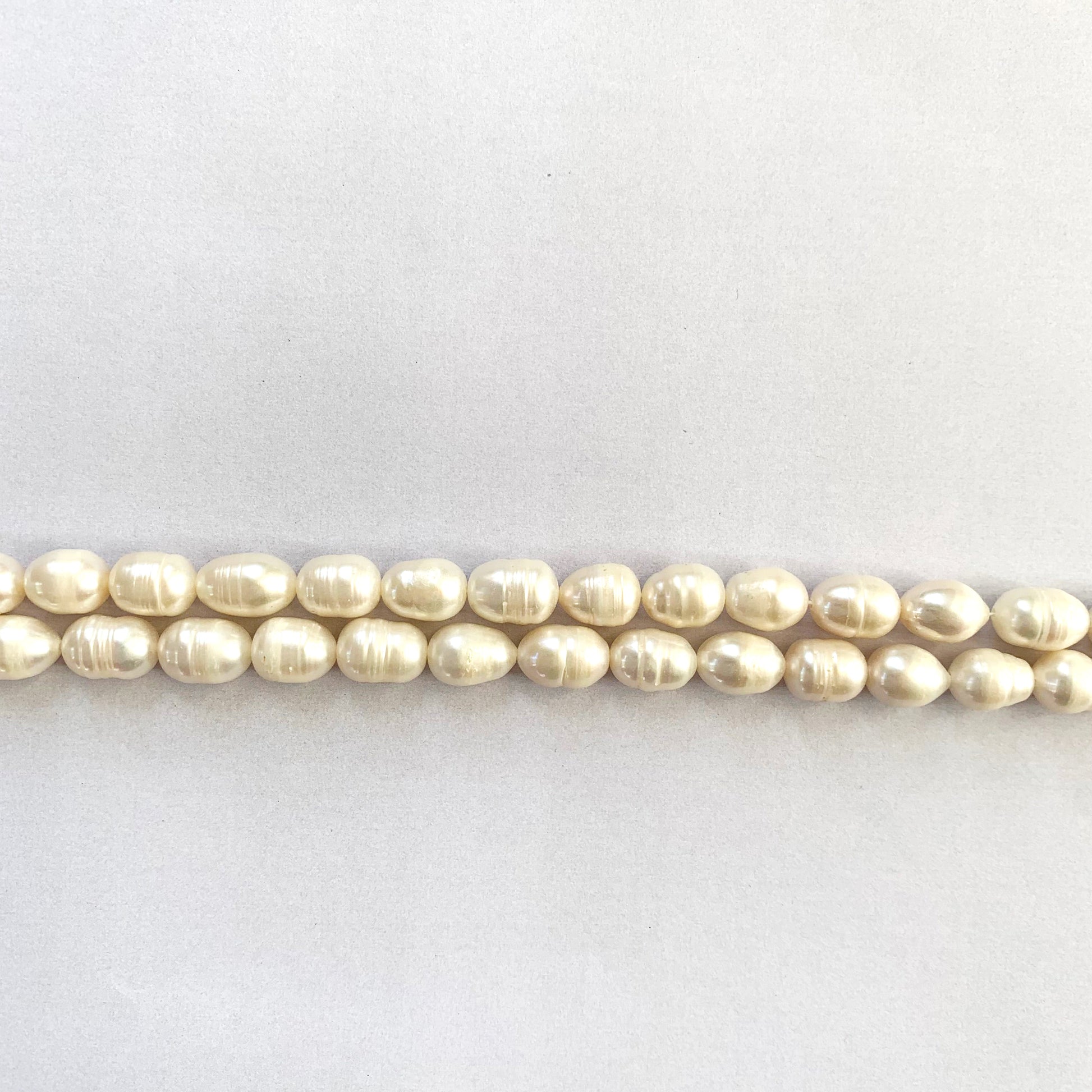 A dial gauge measures the Freshwater Pearl Baroque cut 10 x 7.7mm to 12.5 x 8.0mm gemstone.