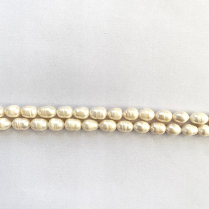 A dial gauge measures the Freshwater Pearl Baroque cut 10 x 7.7mm to 12.5 x 8.0mm gemstone.