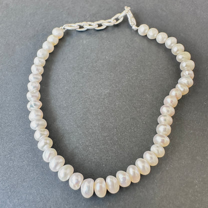 Freshwater pearls bracelet showcasing natural gemstone beads, smooth rondelle cut, 22 carats, perfect for jewellery styling.