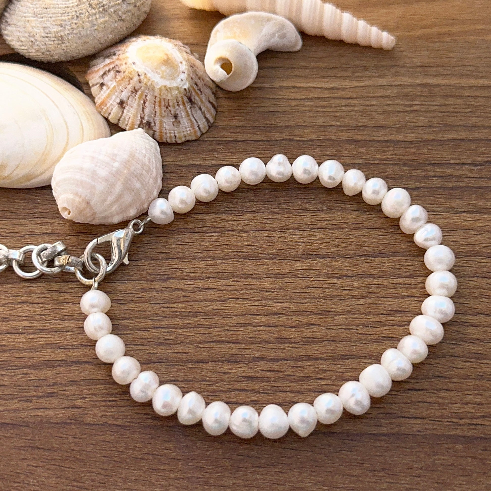 Freshwater pearl bracelet featuring smooth rondelle pearls with soft white lustre.
