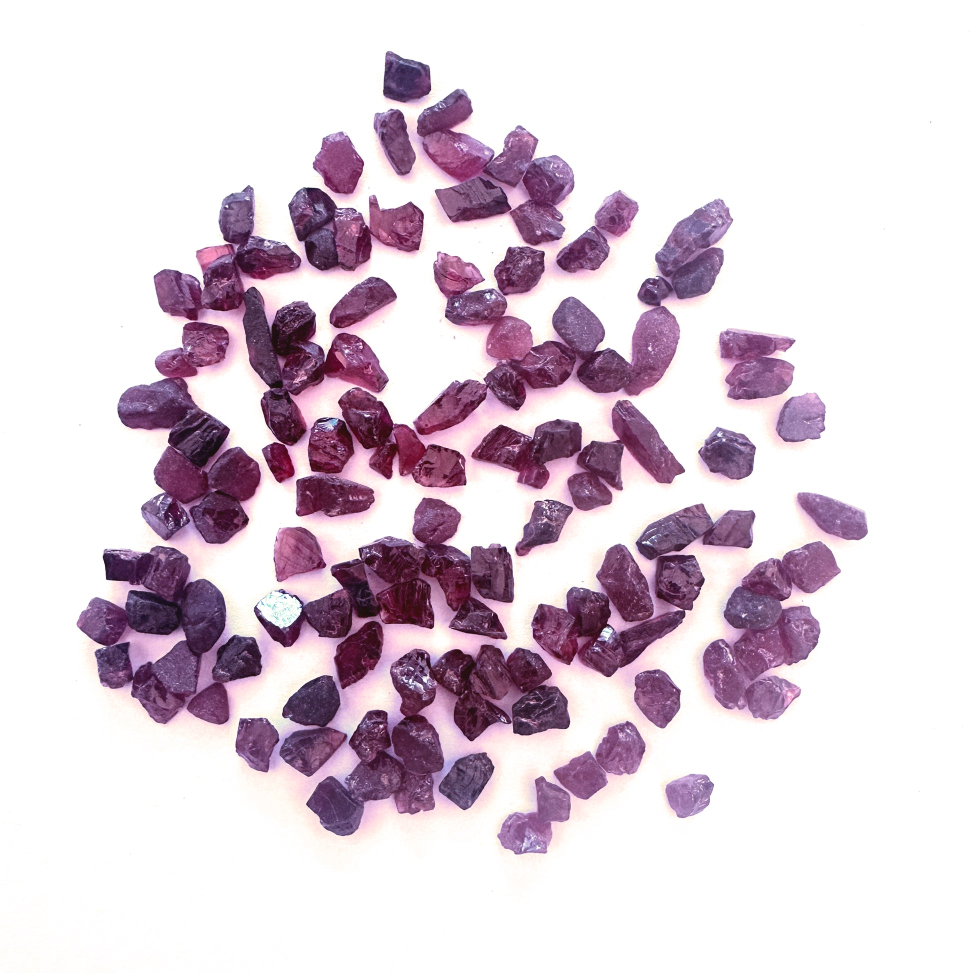 Loose rough garnet stones in 4-6mm size with deep red colour and natural texture across 20 pieces.