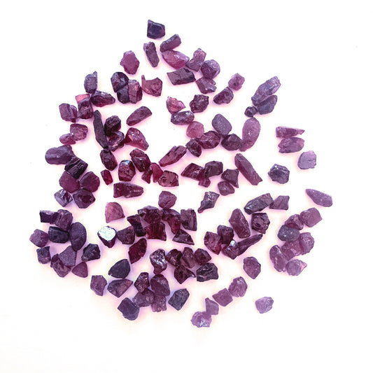 Loose rough garnet stones in 4-6mm size with deep red colour and natural texture across 20 pieces.
