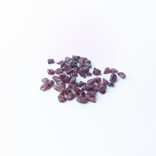 High‑quality undrilled Garnet rough stones ideal for handmade jewellery components and crystal art.