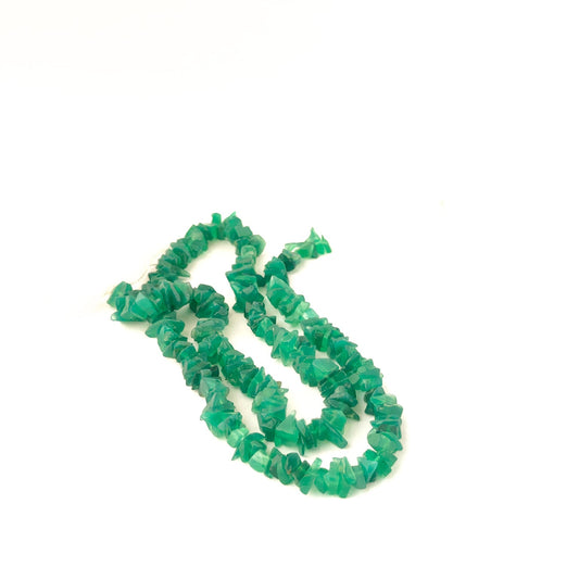Green Onyx uncut chip beads, 5–10mm size, strung on a 46cm gemstone strand.
