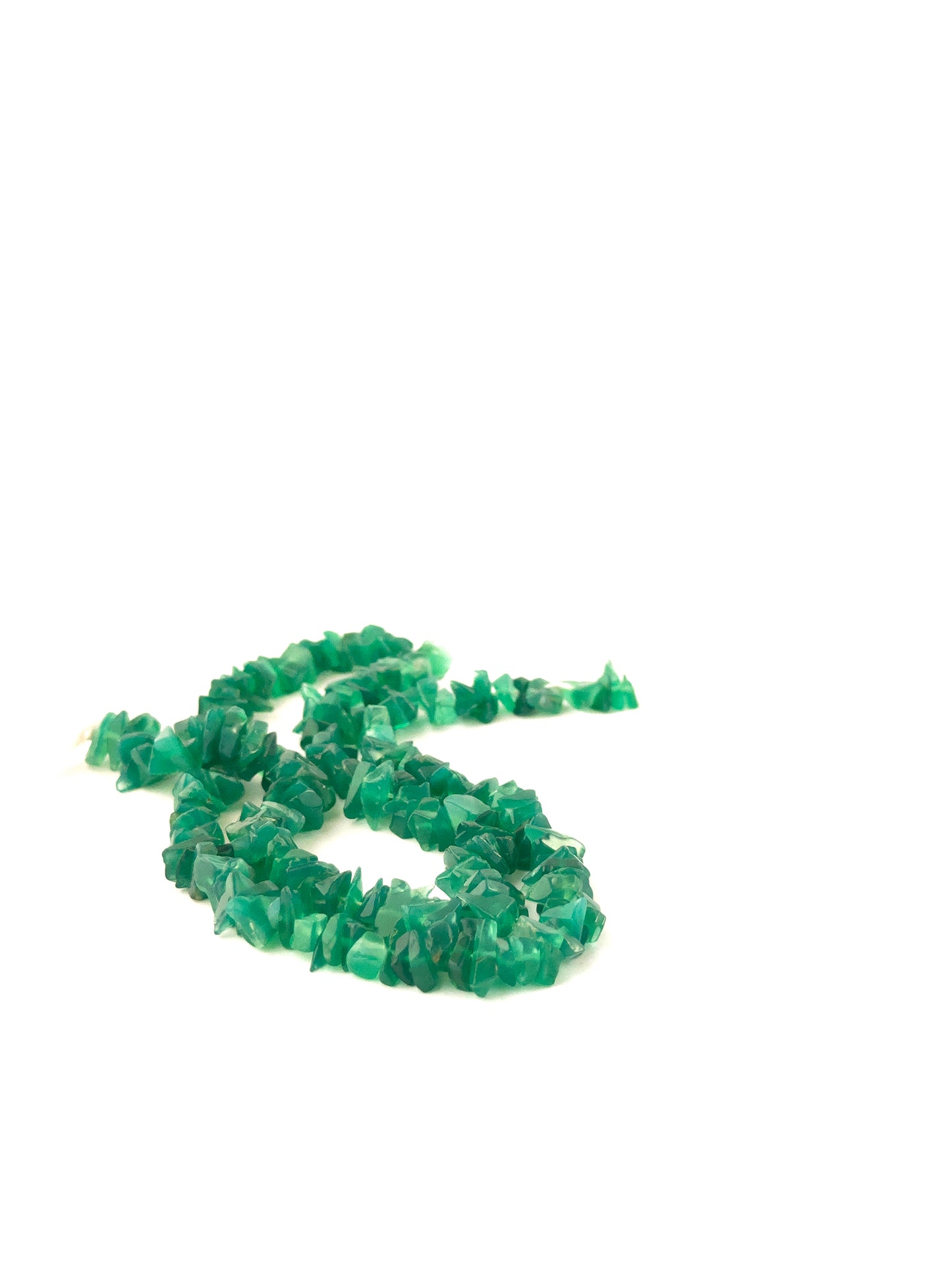 Green Onyx chip‑cut beads in mixed 5–10mm sizes on a 46cm jewellery‑making strand.