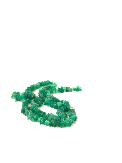 Green Onyx chip‑cut beads in mixed 5–10mm sizes on a 46cm jewellery‑making strand.
