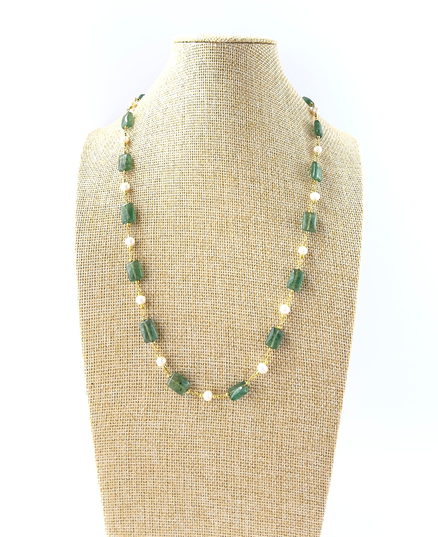 Green Quartz rectangle‑cut 7–8mm beads arranged in a 58cm necklace strand with a bright polished finish.
