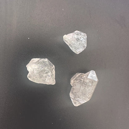 Herkimer undrilled nuggets with natural clarity and 15–17mm size in a 3-piece pack.