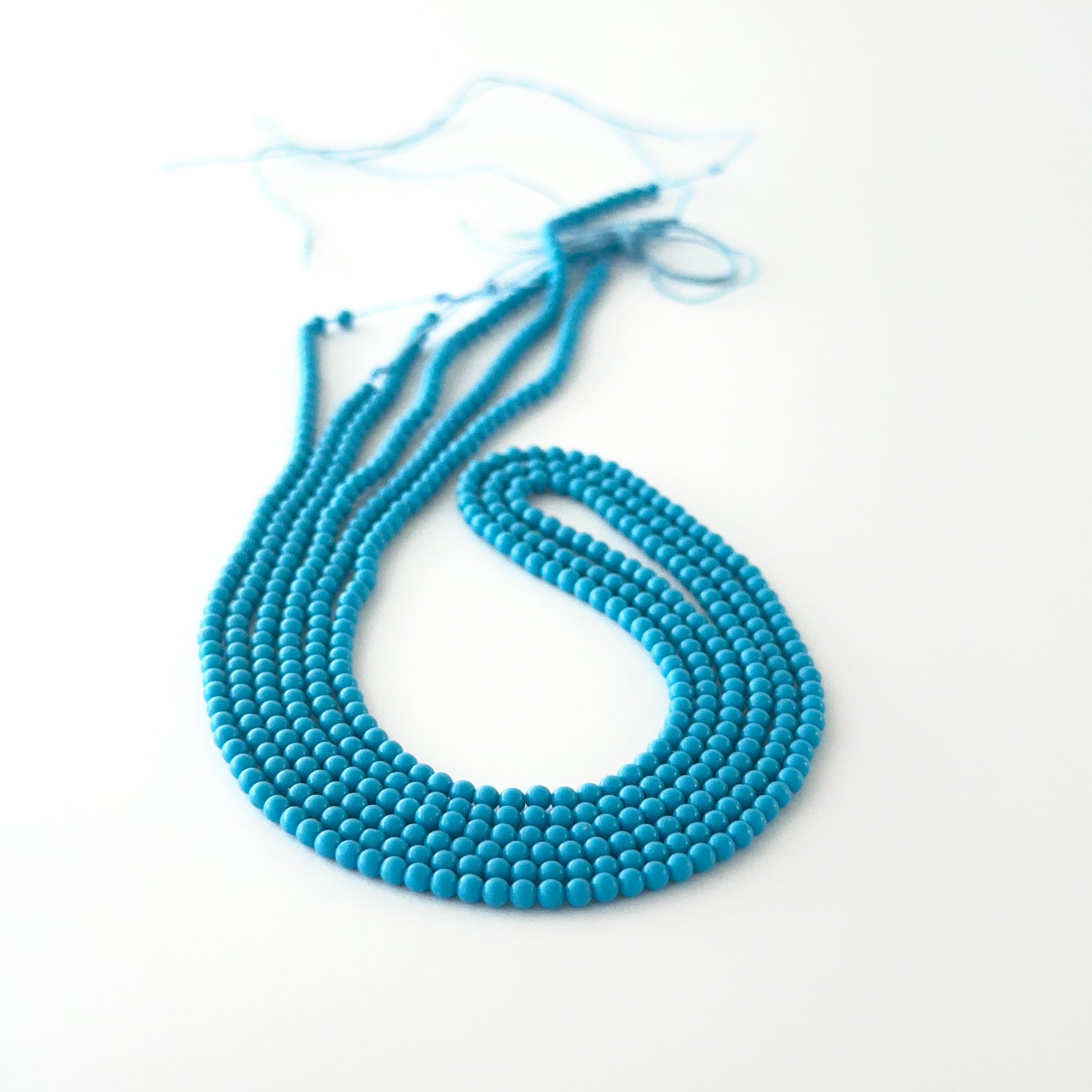 Howlite Turquoise round beads with genuine blue‑green colour and smooth shaping for creative jewellery designs.