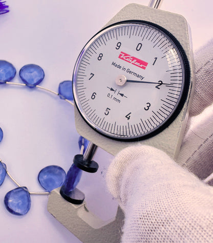 A dial gauge measures the Hydro faceted heart briolette 11.8–12.1mm gemstone.