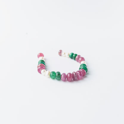 Genuine multi precious gemstone beads and freshwater pearls in smooth rondelle cut arranged in a 25‑piece set.