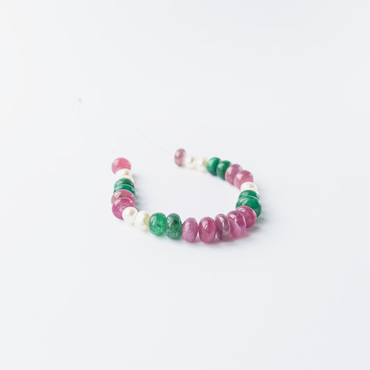 Genuine multi precious gemstone beads and freshwater pearls in smooth rondelle cut arranged in a 25‑piece set.