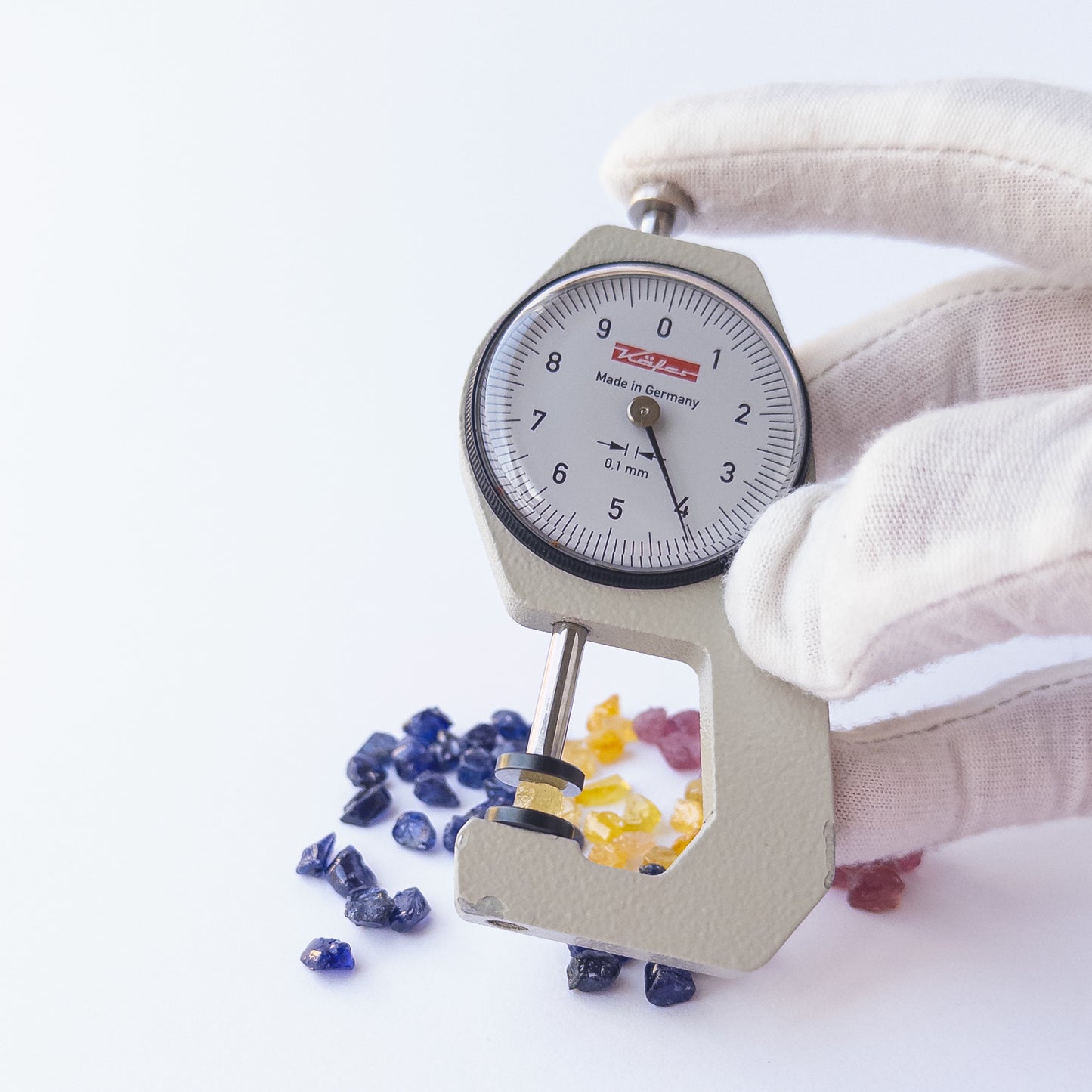 A dial gauge measures the Ruby, Blue Sapphire and Yellow Sapphire rough 4.5–6mm gemstone.