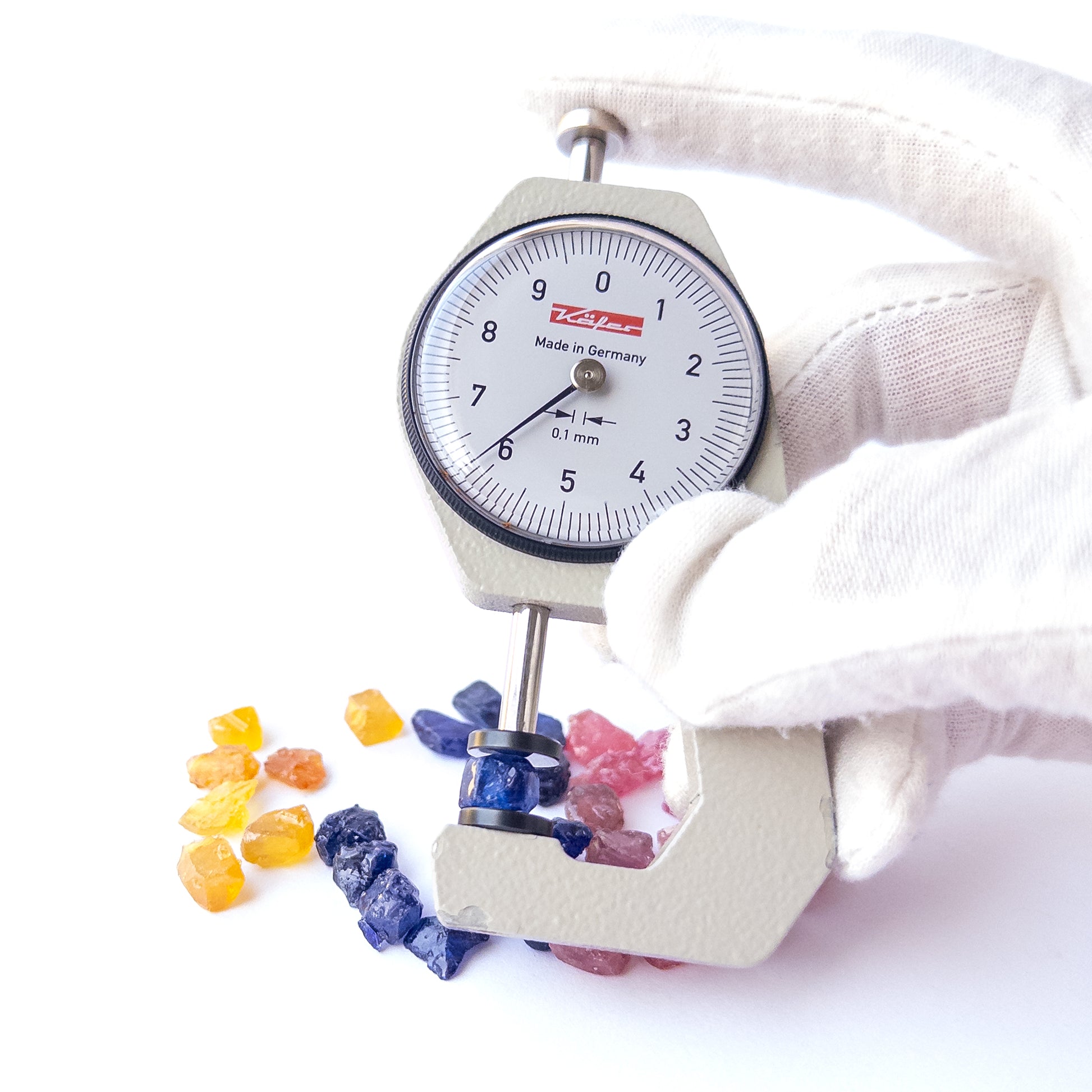A dial gauge measures the Ruby, Blue Sapphire and Yellow Sapphire rough 6–8mm gemstone.