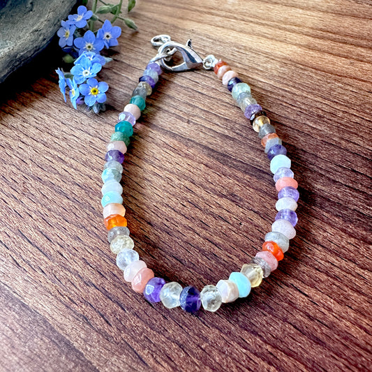 Multi gemstone bracelet with natural gemstone beads, faceted rondelle cut 4.3–4.5mm, 17.5cm length, 29 carats.
