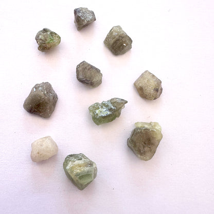 Assorted sapphire gemstones with rich colour and undrilled finish for custom jewellery.
