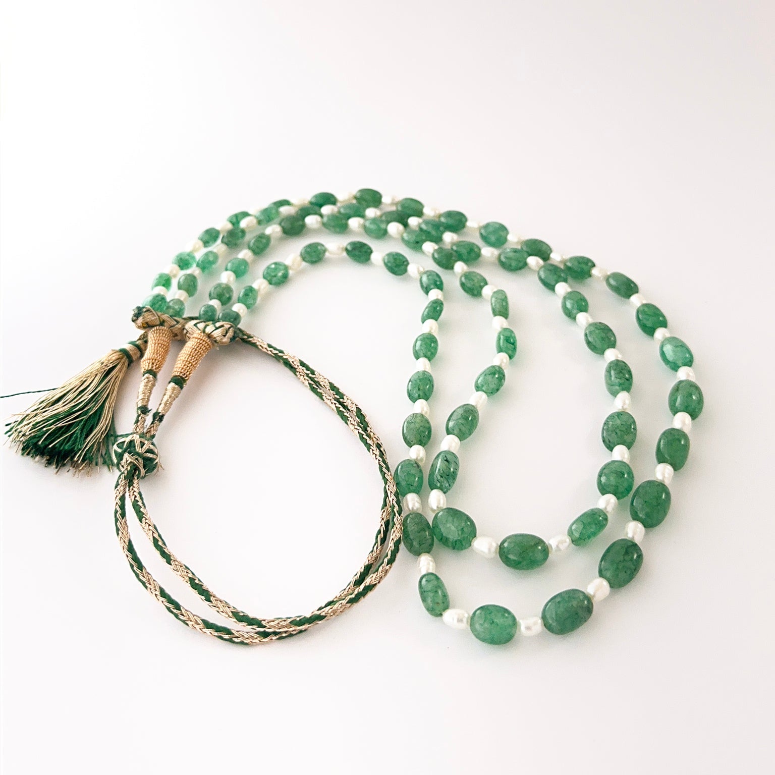 Elegant two‑strand quartz and shell pearl necklace with 7–8.5mm oval beads.