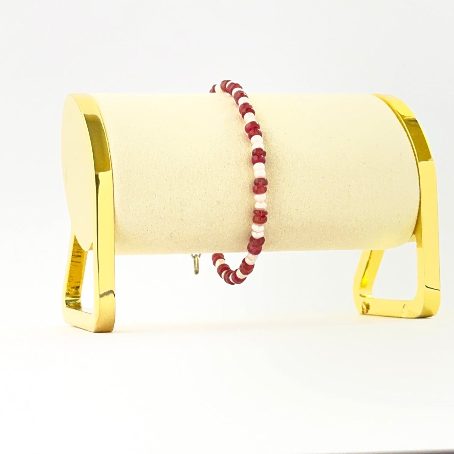 Single‑strand bracelet featuring smooth rondelle ruby and freshwater pearl beads sized 3.7–4mm in an 18cm adjustable design.