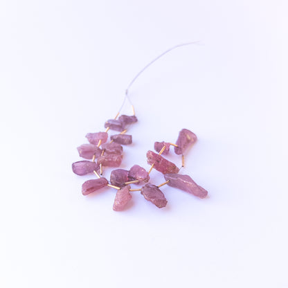 High‑quality ruby rough gemstone beads with bold colour and organic texture across 17 pieces.