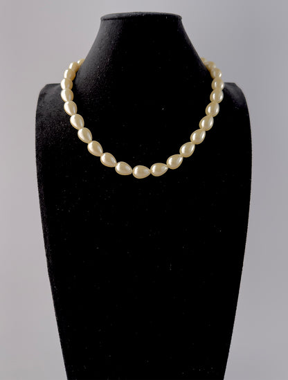 High‑quality Shell Pearls necklace featuring smooth oval 10.3mm beads with a bright, uniform shine for refined jewellery styling.