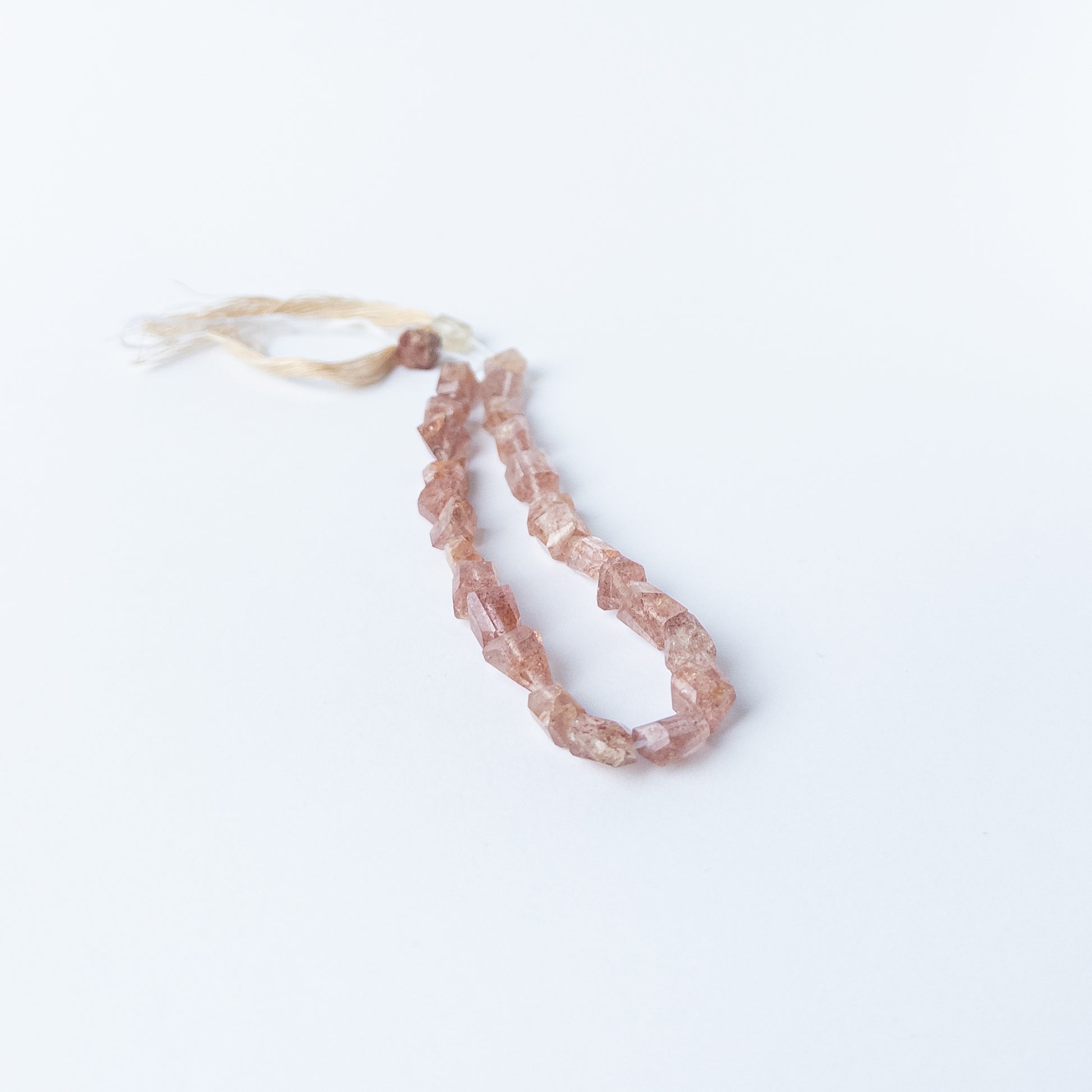 Strawberry Quartz faceted tumble beads in soft pink‑red tones, genuine gemstone beads with natural sparkle.